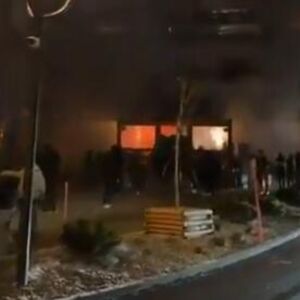 "LEŽALI SU SVUDA PO ZEMLJI U OPEKOTINAMA, MLADI SU IH REANIMIRALI" Lekar iz švajcarskog pakla: BILO JE KAO BATAKLAN