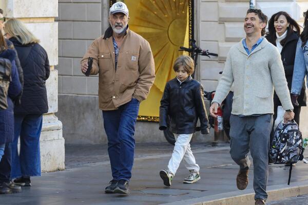 PUKLA LJUBAV! RAZIŠLI SE I ONI, A MISLILI SMO DA NEMA ŠANSE: 34 godine mlađa mu rodila 9. dete, a nije hteo SVADBU