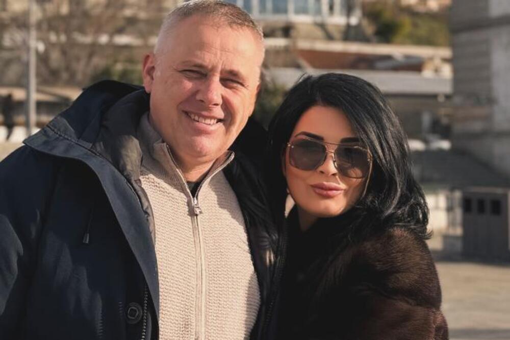 Ovako su Milena Popović i Igor Jurić dočekala 2026: Ona u crnoj haljini sa dubokim dekolteom, a on ne skida osmeh