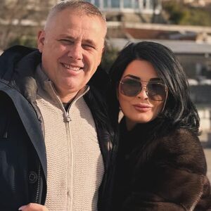 Ovako su Milena Popović i Igor Jurić dočekala 2026: Ona u crnoj haljini sa dubokim dekolteom, a on ne skida osmeh