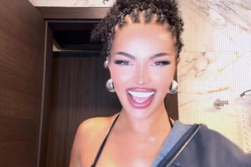 Raskopčala duks, a ispod ima šta i da se vidi: Bujno poprsje samo što ne prsne, muški rod u transu zbog kadrova