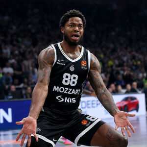 Usijanje na društvenim mrežama: Misteriozna poruka Tajrika Džonsa!