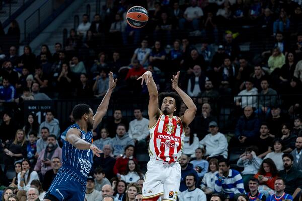 Crvena zvezda razmontirala Efes u Istanbulu! (Video)