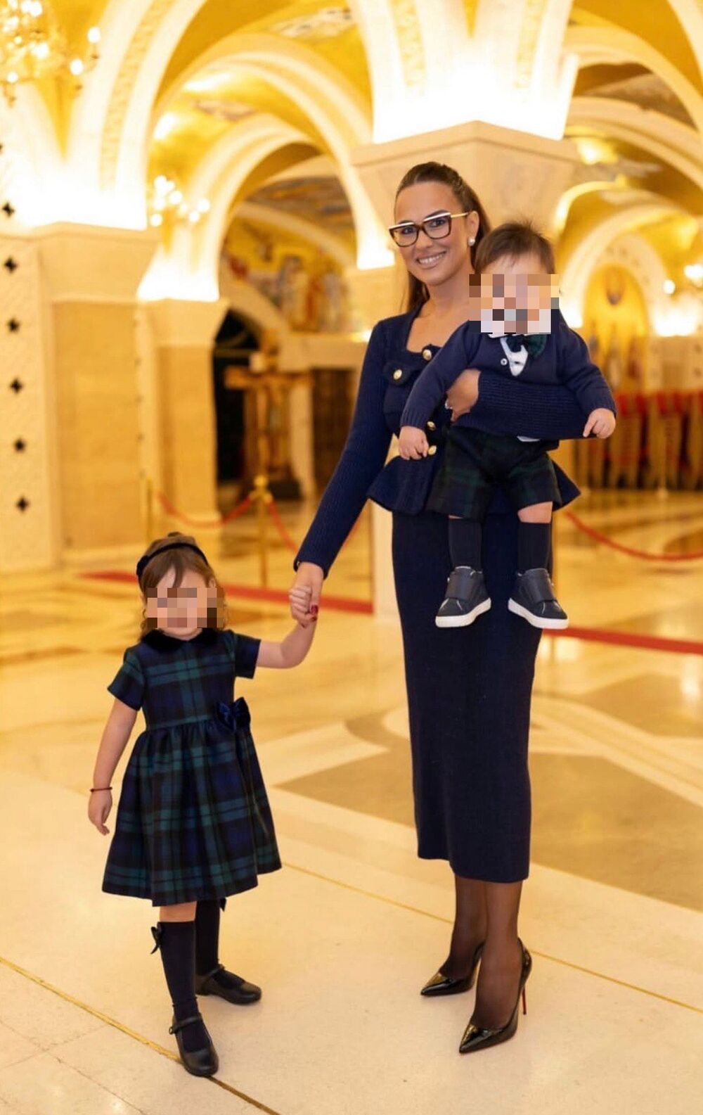 Marina sa sinom i ćerkom