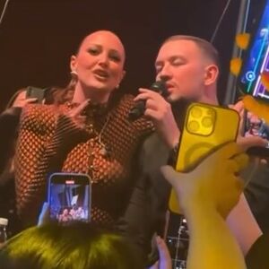 NE ZNA ČOVEK GDE PRE DA GLEDA! Prija postala viralna zbog pevanja sa Živkovićem - CENA HALJINE PALA U DRUGI PLAN