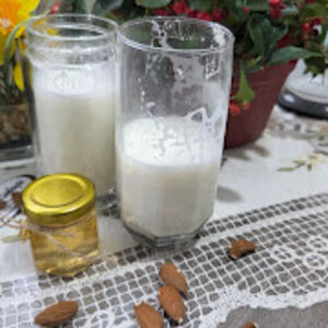 Kako napraviti bademovo mleko? Recept iz bakine kuhinje koji ćete obožavati, sprema se lako i brzo