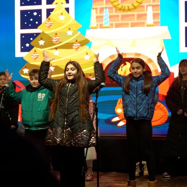 MUZIČKA ČAROLIJA NA &bdquo;BEOGRADSKOJ ZIMI": U Parku Vojvode Vuka koncert održala vokalna grupa &bdquo;Nađi svoju zvezdu"