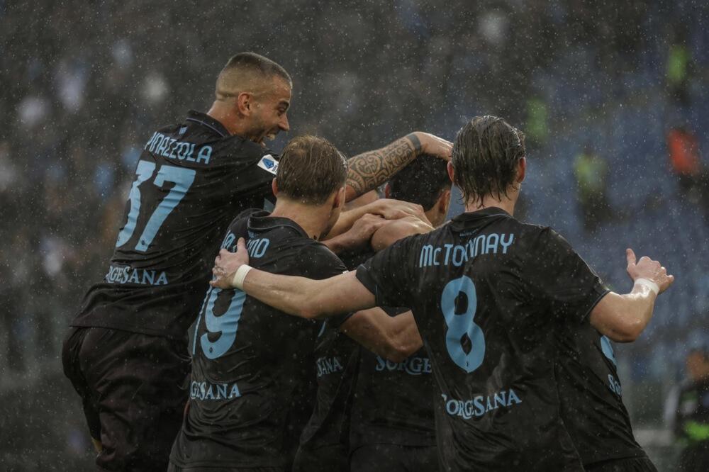 Tri crvena kartona i lagana pobeda Napolija u Rimu (Video)