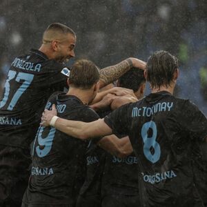 Tri crvena kartona i lagana pobeda Napolija u Rimu (Video)