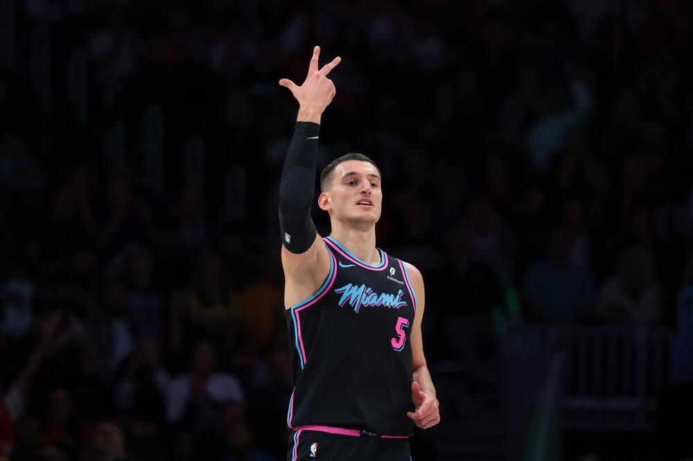 Nikola Jović ne planira da stane sa usponom forme! Drugi strelac Hita i pad Pelikansa (Video)