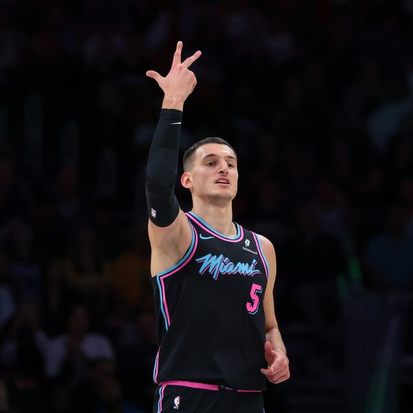 Nikola Jović ne planira da stane sa usponom forme! Drugi strelac Hita i pad Pelikansa (Video)