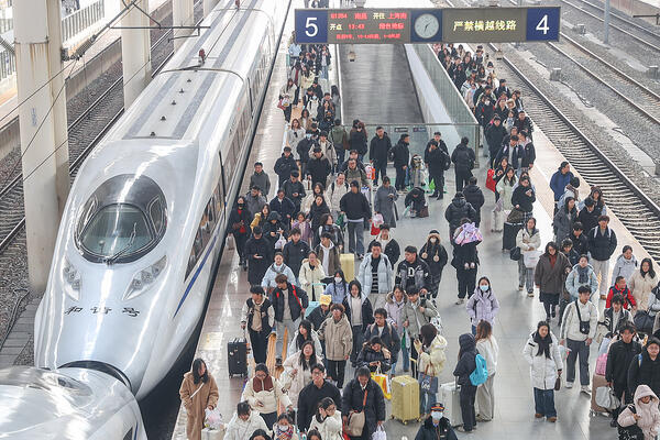 Dnevni broj prazničnih putovanja u Kini porastao skoro 20 odsto