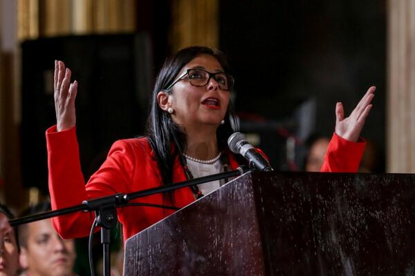 Privremena predsednica Venecuele položila zakletvu!