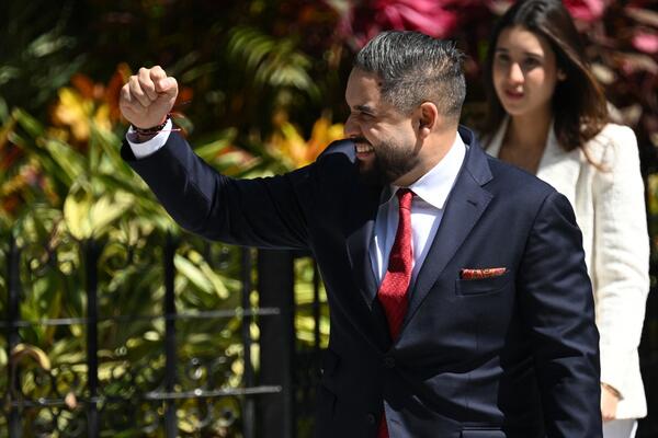 Bio loš đak, dobio sve, pa se uvalio u kriminal! Ovo je jedini biološki sin Madura - OZLOGLAŠENI PRINC NEPOTIZIMA!