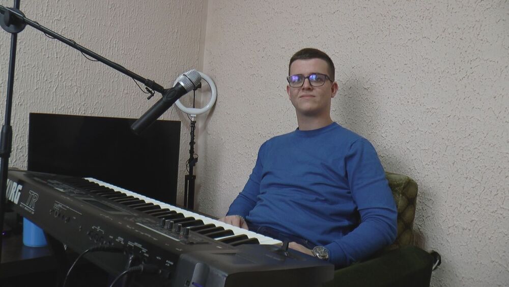 Miloš živi u garsonjeri, ali sanja velike snove