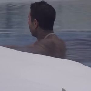 ČOVEK PLIVA NA MINUSU! Nisu mu smetali ni mraz ni sneg - sve se emitovalo na Pinku, HLADNO KAO NA TITANIKU