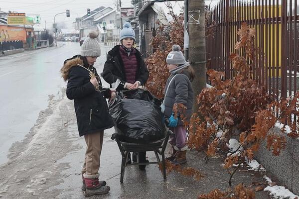 PRIČA IZ KRUŠEVCA KOJA KIDA DUŠU: 3 sestrice izgubile majku sa kojom su prodavali badnjake, a sada su odlučile...