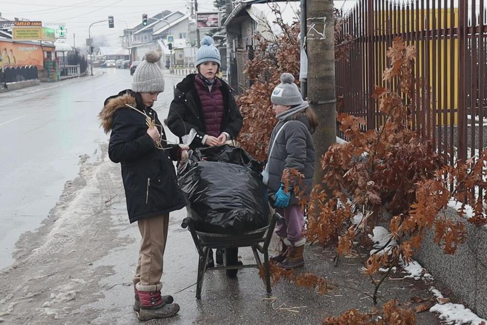 PRIČA IZ KRUŠEVCA KOJA KIDA DUŠU: 3 sestrice izgubile majku sa kojom su prodavali badnjake, a sada su odlučile...