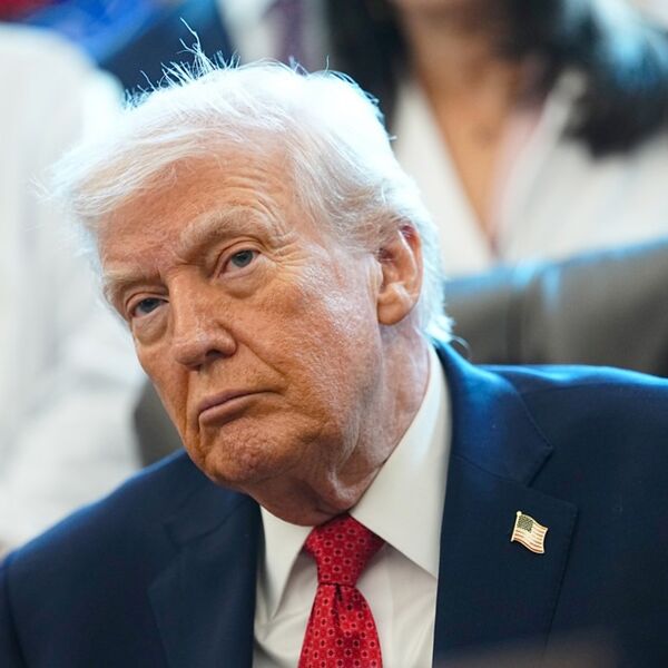 Tramp šalje još jedan nosač aviona na Iran: Sprema se haos ako propadnu pregovori!