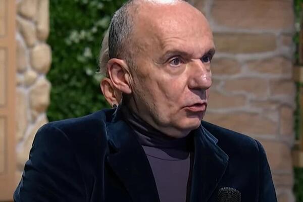 "Prišao nepoznati muškarac za moj sto i izgovorio ovo!" Nikola iz Beograda uhvatio ženu u prevari na brutalan način