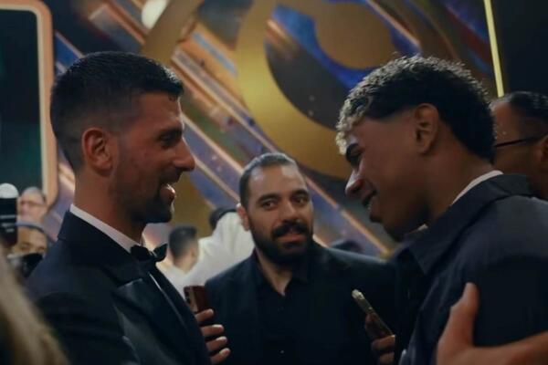 Đoković pitao Jamala za selfi: Ko ima luđu frizuru, Stefan ili Lamin? (VIDEO)