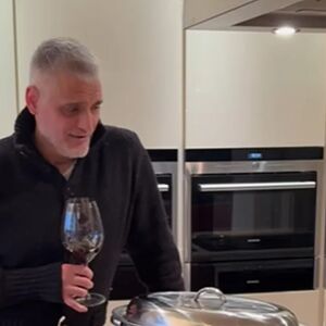 ISPLIVALA SLIKA IZ DOMA ČEDE JOVANOVIĆA I ACE KOSA! Pogledajte šta rade na Badnji dan! On uputio priznanje