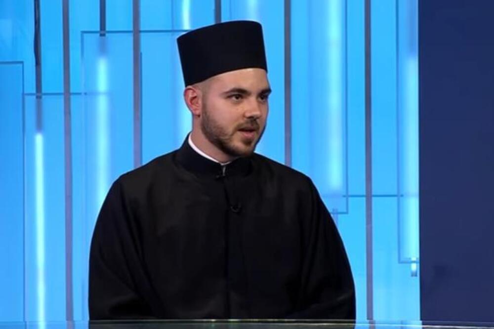 EVO KAKO SE PRAVILNO POZDRAVLJA NA BADNJI DAN! Sveštenik se obratio vernicima, poslušajte ga