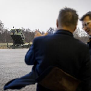 UDARNA VEST, DANSKA POJAČAVA VOJNO PRISUSTVO NA GRENLANDU! Bitka za ostrvo koje Tramp želi samo što nije BUKNULA?