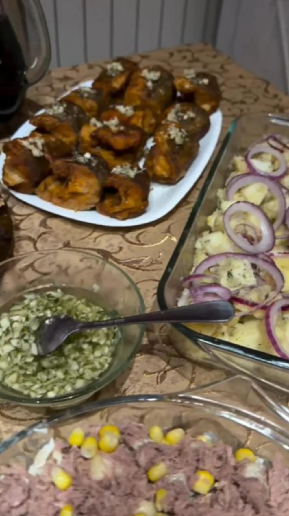 GASTOZ JE OSTAVIO PRED NAJRADOSNIJI DAN? Anđela sa DRUGIM muškarcem, nazdravljaju za sve pare