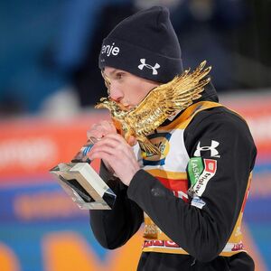 Slovenija slavi: Domen Prevc osvojio "Četiri skakaonice"!