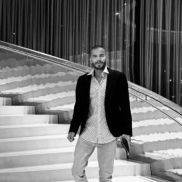 OGLASILA SE ORDINACIJA U KOJOJ JE LEČEN POKOJNI MAKI! Nije bio zadovoljan USLUGOM - evo šta je POŠLO PO ZLU