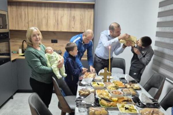 DIRLJIVA PRIČA IZ SELA PASJANE: Doktor Živojin porodio suprugu, mali Stefan na Božić puni mesec dana!