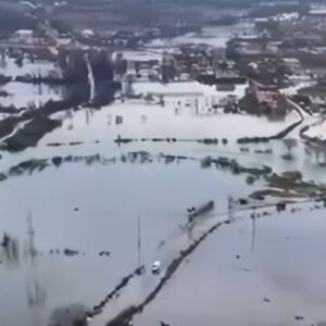 DRAMATIČNI SNIMCI IZ PODGORICE! Voda potopila čitavo naselje (VIDEO)