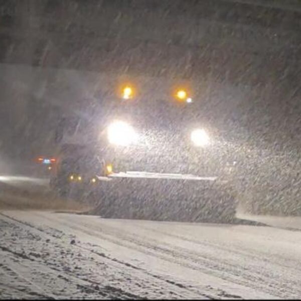 SNEŽNI NANOSI OVU SRPSKU PLANINU: Angažovano 14 vozila u borbi sa MEĆAVOM