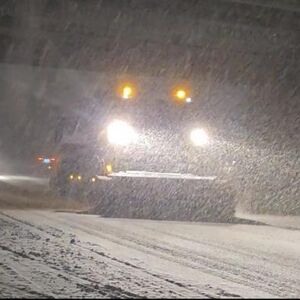 SNEŽNI NANOSI OVU SRPSKU PLANINU: Angažovano 14 vozila u borbi sa MEĆAVOM