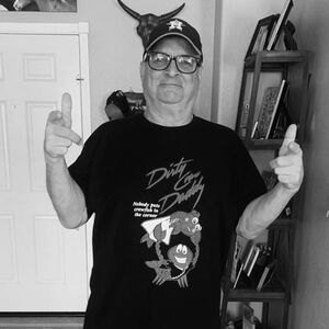 UMRO BRAT POZNATOG GLUMCA! Izveštaj patologa ledi krv u žilama, javnost u šoku