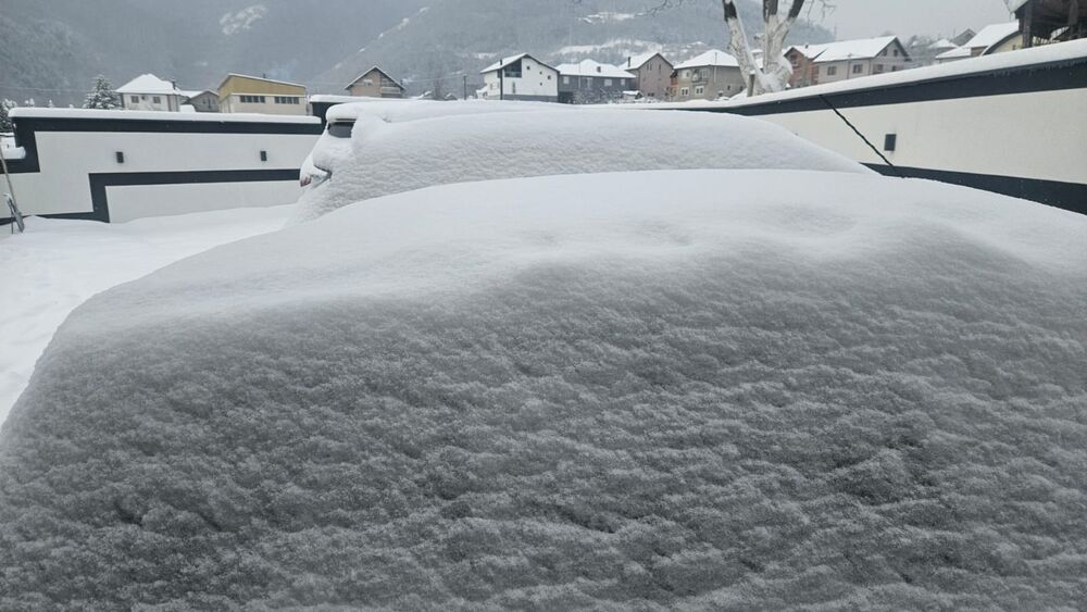 Ledeni talas pravi muke vozačima