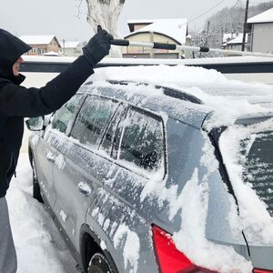 Vozači na velikim mukama usled ledenog talasa: Majstor Željko otkrio kako da izbegnete oštećenja na automobilu