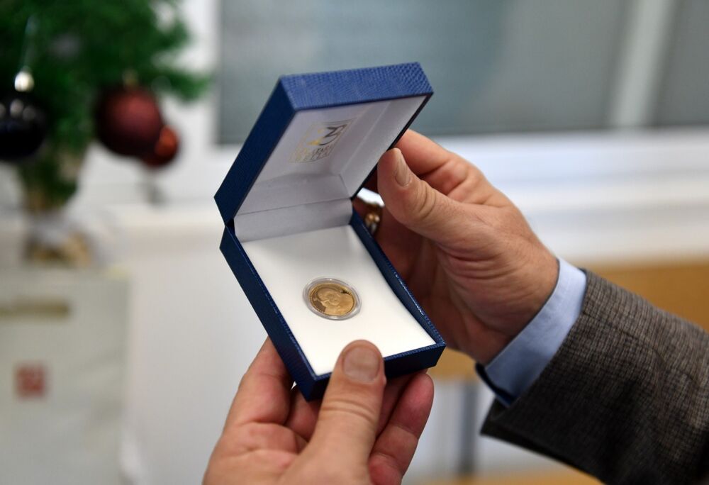 Beba Maksim dobila dukat kao poklon