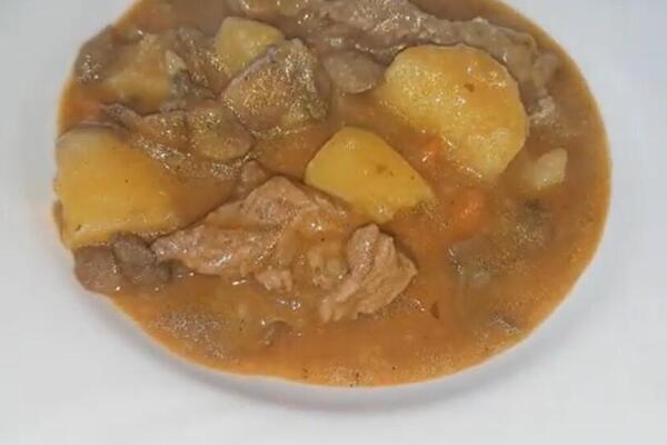 Ovo starinsko jelo je bolje od gulaša, a sprema se za čas: Ukus safta je uvek vrhunski, a meso se topi u ustima!