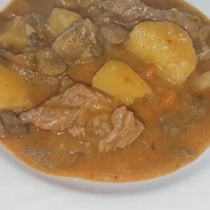 Ovo starinsko jelo je bolje od gulaša, a sprema se za čas: Ukus safta je uvek vrhunski, a meso se topi u ustima!