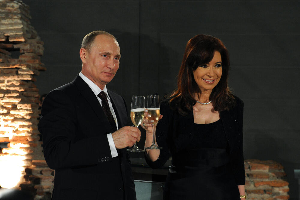 "Moskva posmatra i pije šampanjac": Ovako Belgija zamišlja Putina dok Amerika luduje oko Grenlanda!