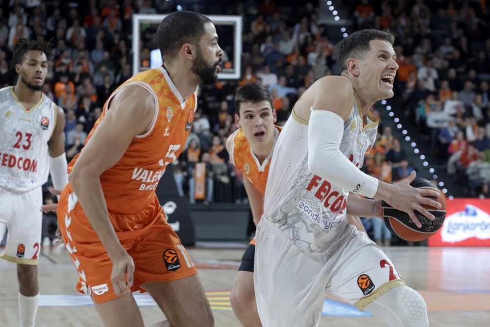 Nemanja Nedović na utakmici Valensije i Monaka u sezoni 2025/26 Evrolige