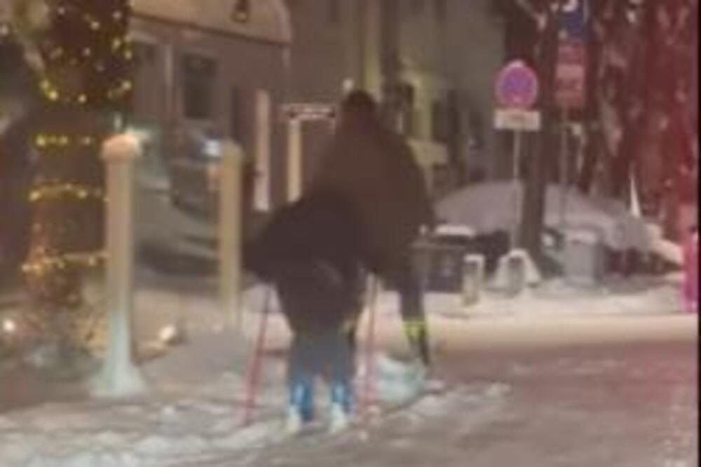 BEOGRAĐANKE SE PRIMILE NA NORDIJSKU MODU! Nema ko se nije okretao za njima, kakav moderan transport kroz grad VIDEO