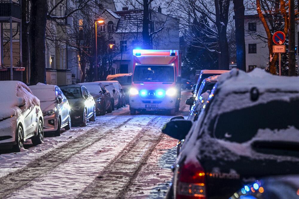 Srbi masovno zvali hitnu pomoć! Prednjačili pozivi zbog karcinoma i povreda na ledu, ali to nije sve