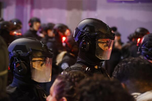 TRAMPOV AGENT RADNIO DVE OSOBE U PORTLANDU! Novi haos nakon što je žena brutalno ubijena, gori cela zemlja (VIDEO)