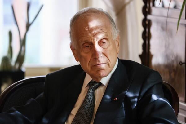 OVAJ MOĆNIK STOJI IZA TRAMOVE ODLUKE ZBOG KOJE CEO SVET DRHTI OD STRAHA?! Prava istina konačno isplivala u javnost!