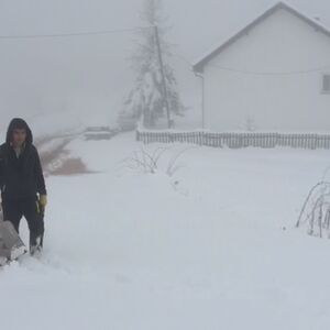 "SNEŽNI PAKAO" ZIMA JE 2012. UBILA 28 LJUDI U SRBIJI Kamionima se odvozio sneg: DA LI NAM SAD PRETI SLIČAN SCENARIO