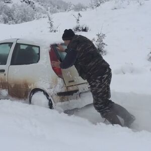 Sneg u srpskom Sibiru skoro pola metra! Mehanizacija ne može na teren od magle! 20 kamiona čeka da KRENE, DRAMA!