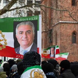 EVO KO JE REZA PAHVALI, ČOVEK KOJI ŽELI AJATOLAHOVU GLAVU: Otac mu je pao u revoluciji, a sestra i brat su mu...